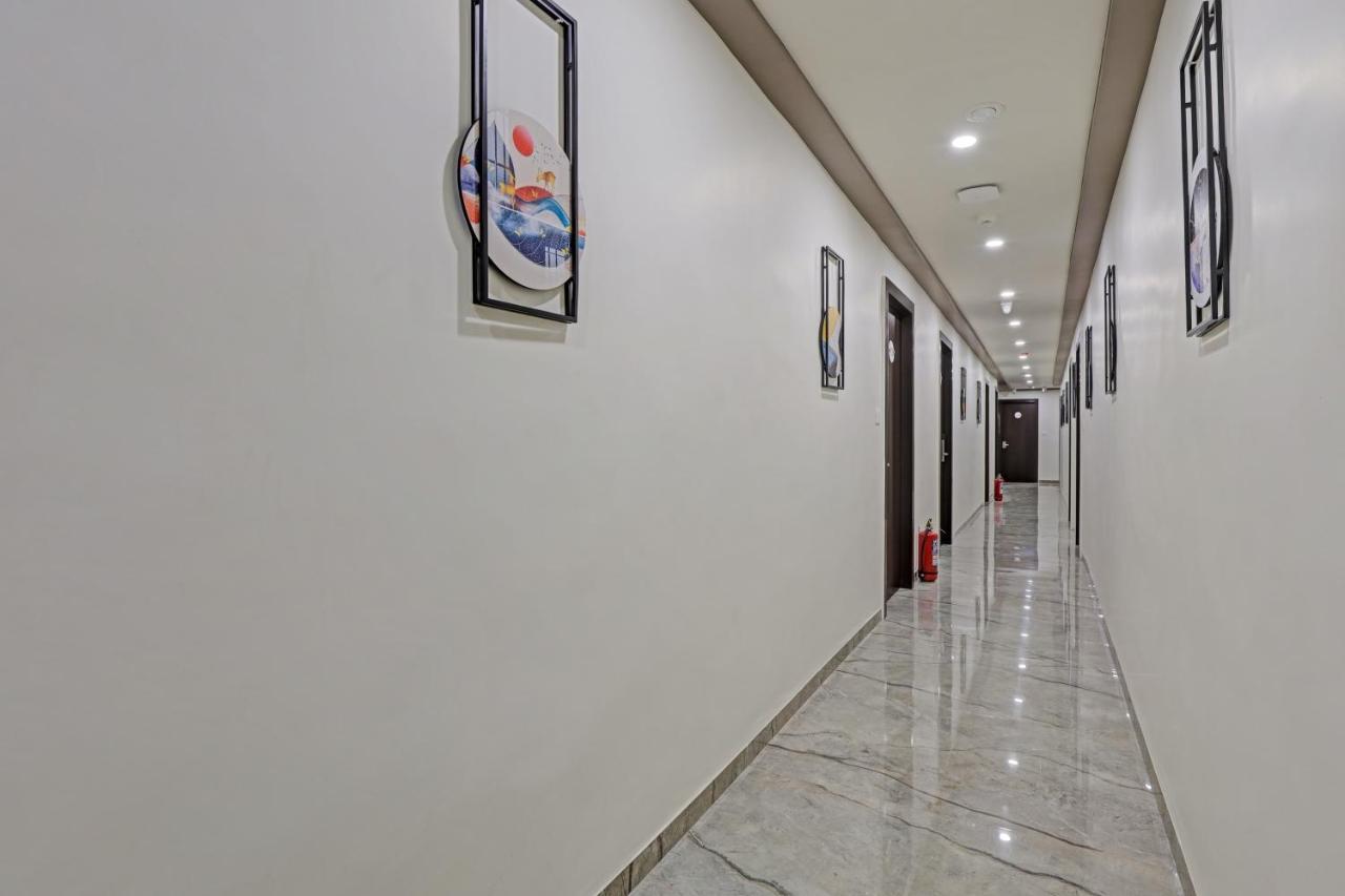 Collection O Alpha One Hotel Ahmedabad Exterior photo