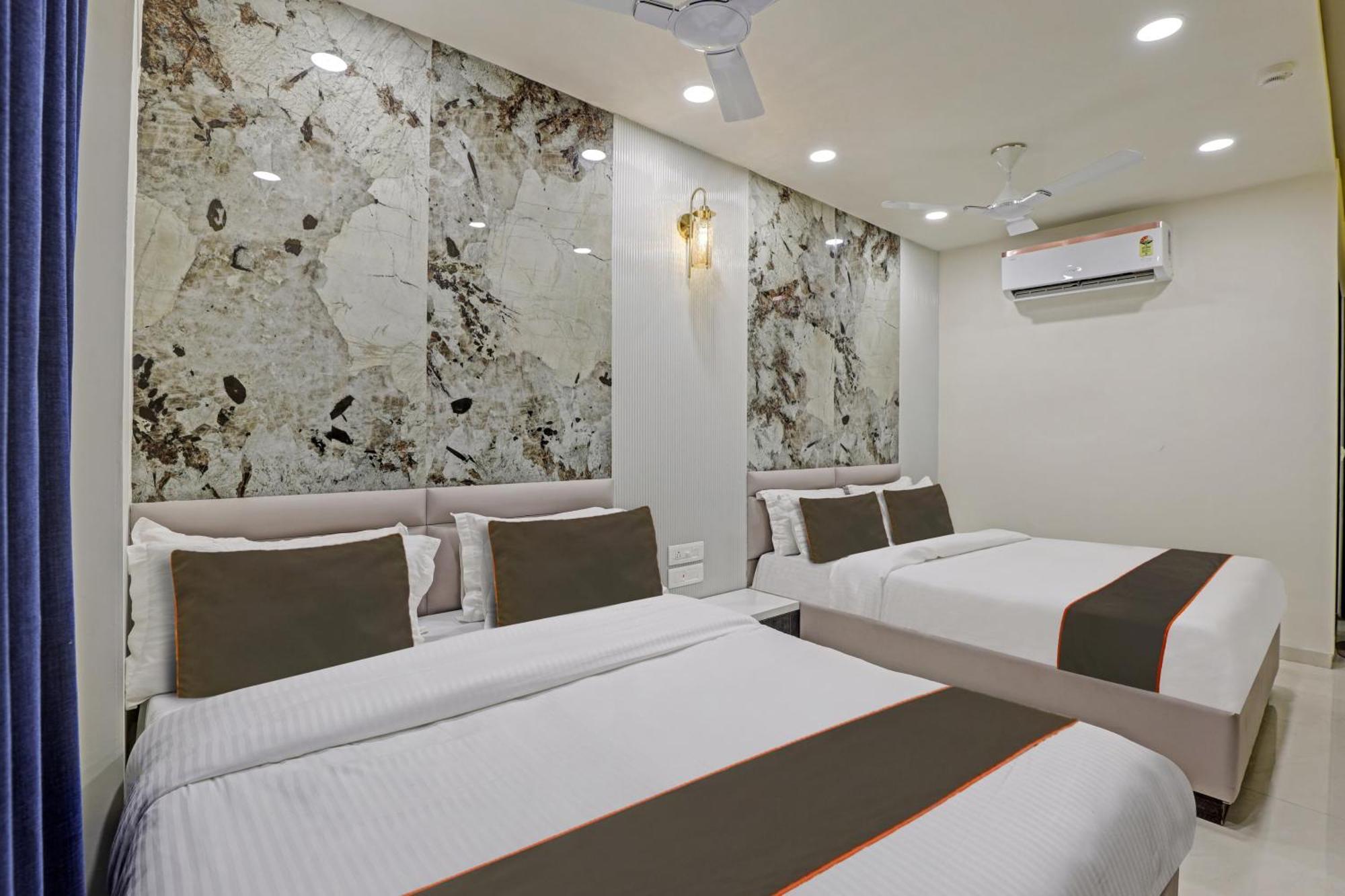 Collection O Alpha One Hotel Ahmedabad Exterior photo