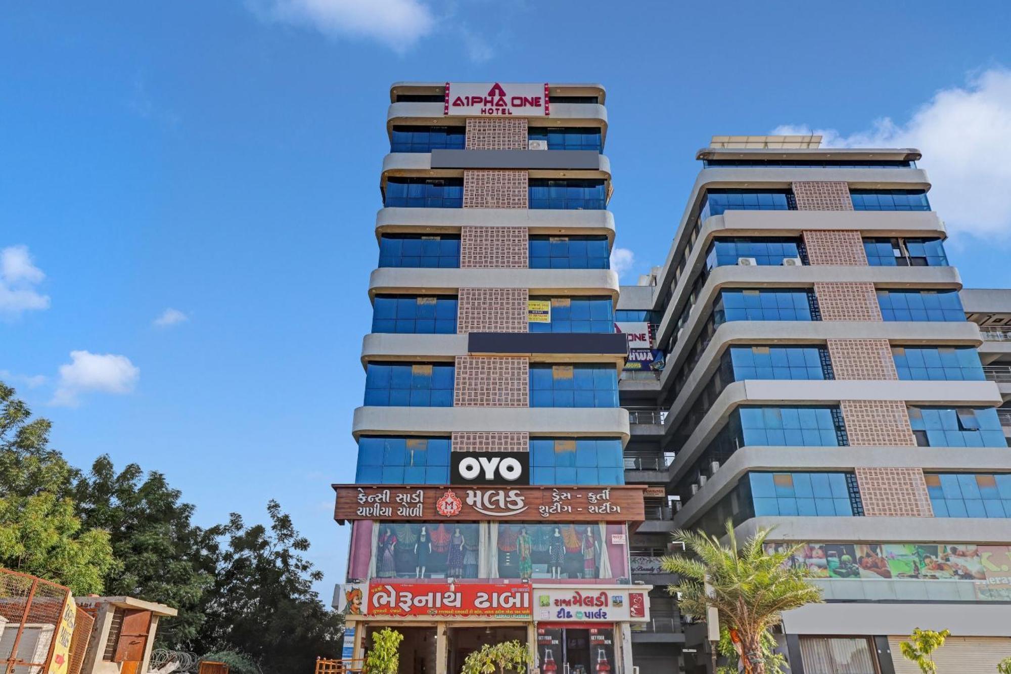 Collection O Alpha One Hotel Ahmedabad Exterior photo